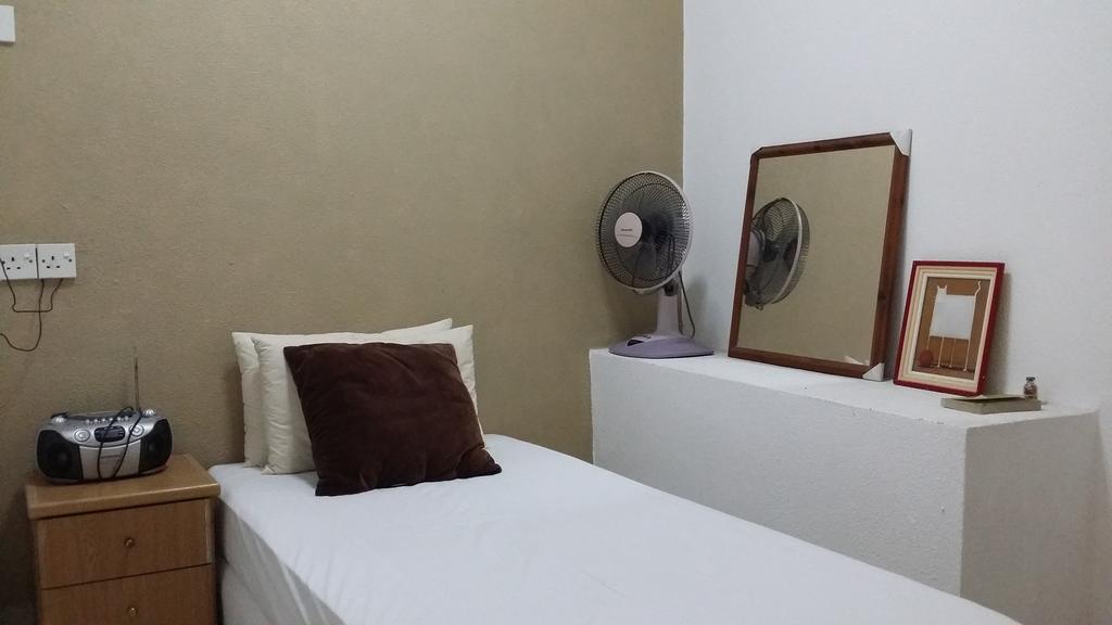 Tropical Sea View & Sunshine Villa Batu Ferringhi Room photo