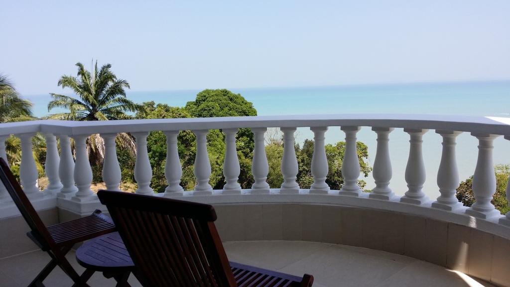 Tropical Sea View & Sunshine Villa Batu Ferringhi Exterior photo