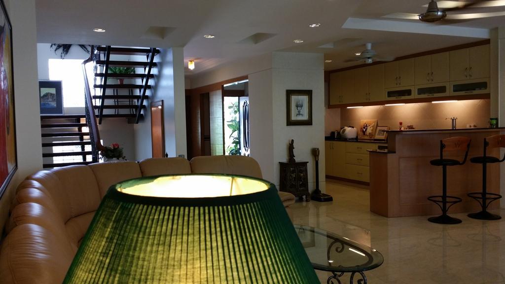 Tropical Sea View & Sunshine Villa Batu Ferringhi Exterior photo